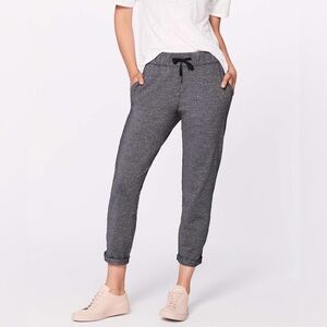 Lululemon On The Fly Pant 28 Womens 10 Gray Drawstring Elastic Waist Athleisure